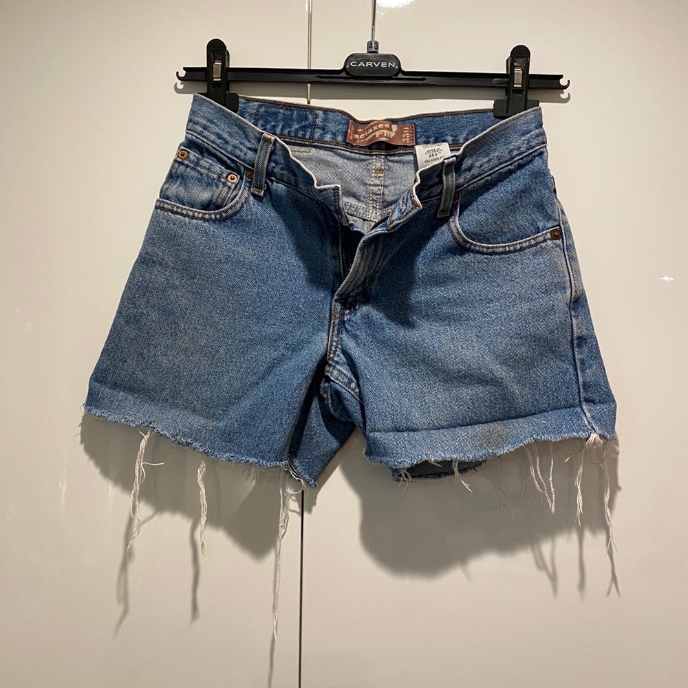 Vintage Levi shorts / size 25